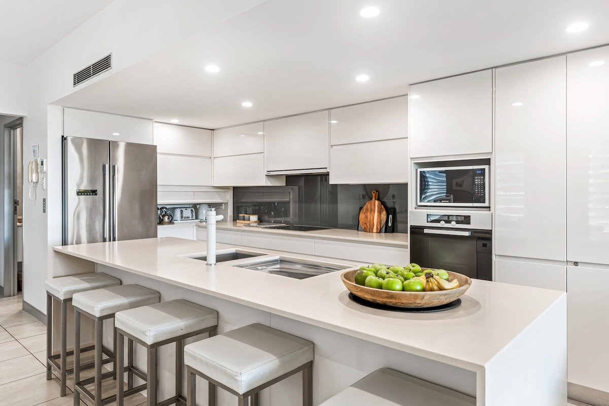 Alex Beach House (12 guests) 100 steps to the sand gallery image 4