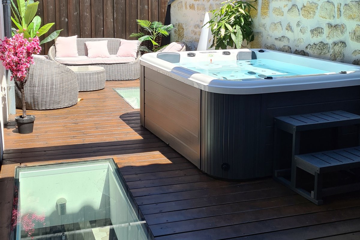 Villa Rousseau – Jacuzzi and Cinema in Bordeaux