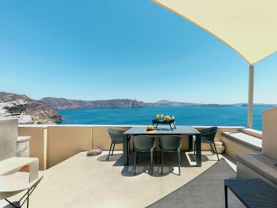The Caldera View villa in Oia with Hot Tub