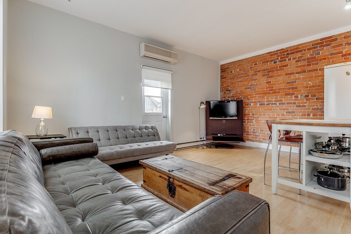 Charming Loft w/ Skylight & Balconies! gallery image 3