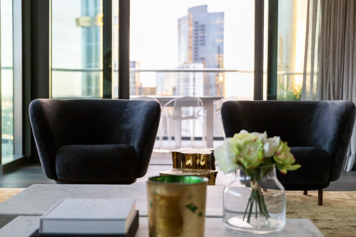 Collins Arch Penthouse gallery image 4