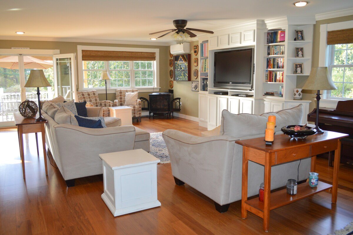 Beautiful and spacious home with early check in! gallery image 3