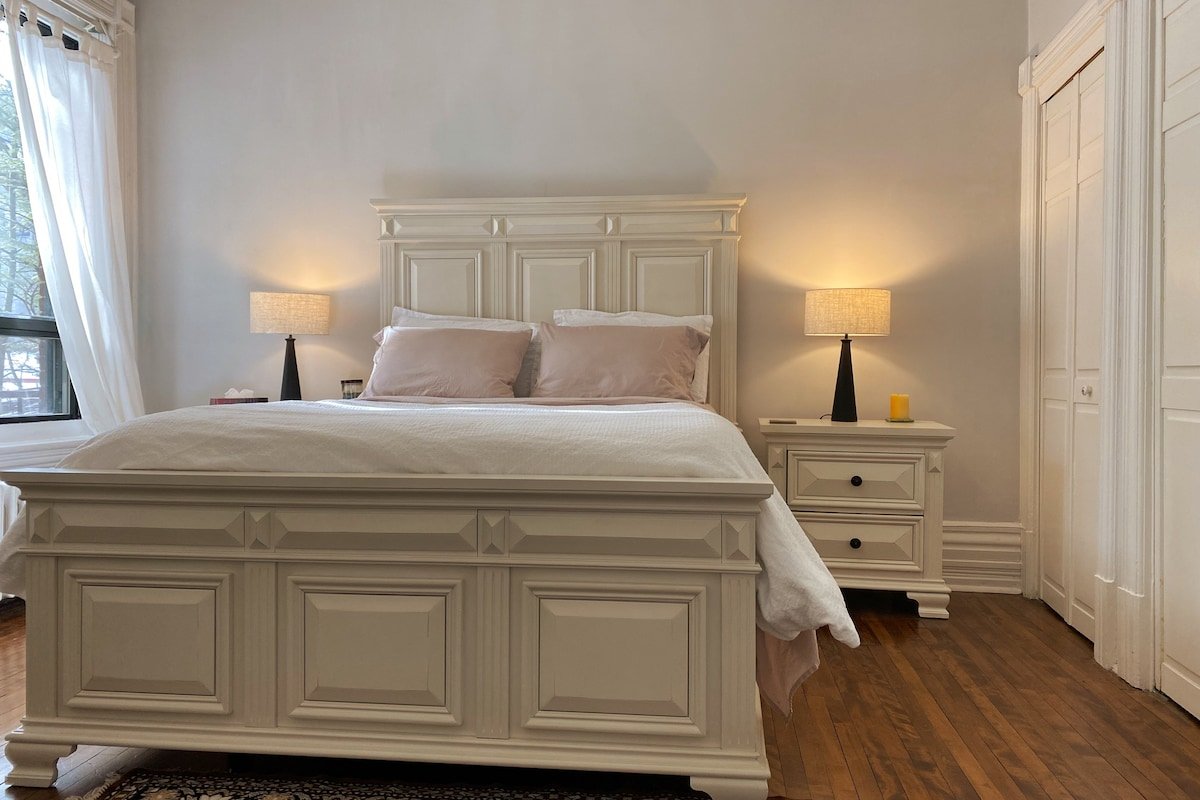 Elegant 4BR home in prestigious Westmount gallery image 4