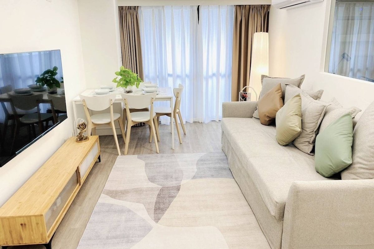 Chic | Near Daan Park | Elevator | Family Comfort gallery image 3