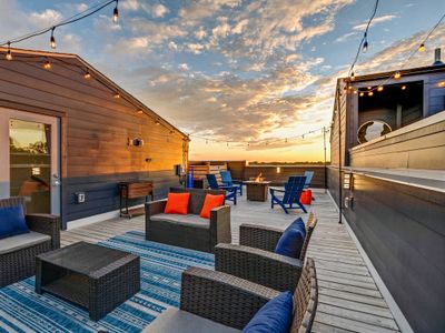 Luxe Nashville Home| Downtown Views + Rooftop