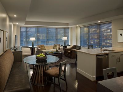2BED 2 BATH H St View / Walk to White House