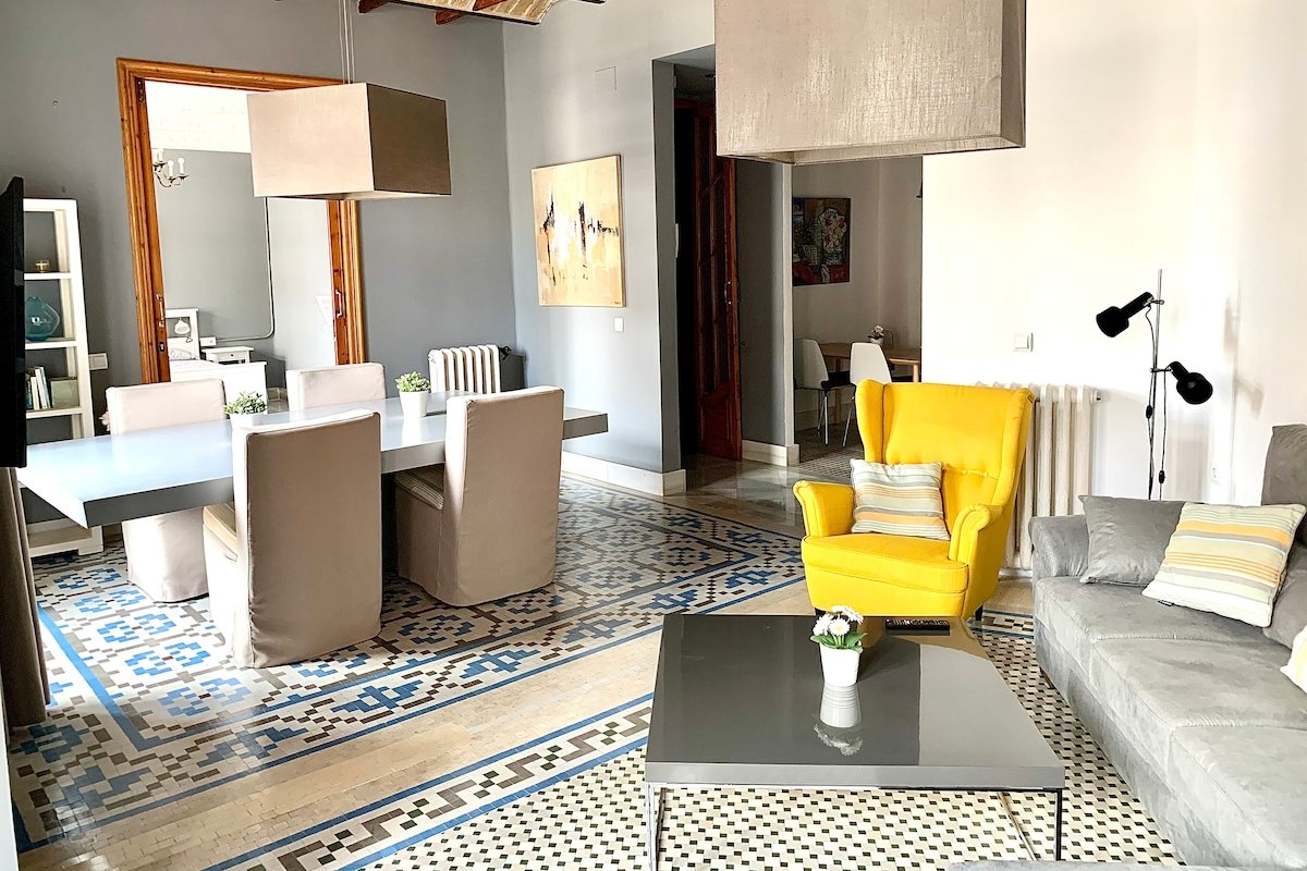 Luxurious apartment in the city center gallery image 4