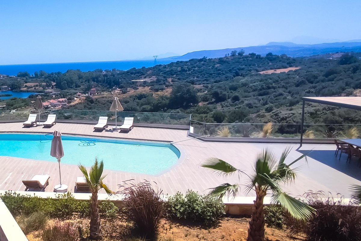 Private Large Pool*BBQ*Playground*Lake & Sea view