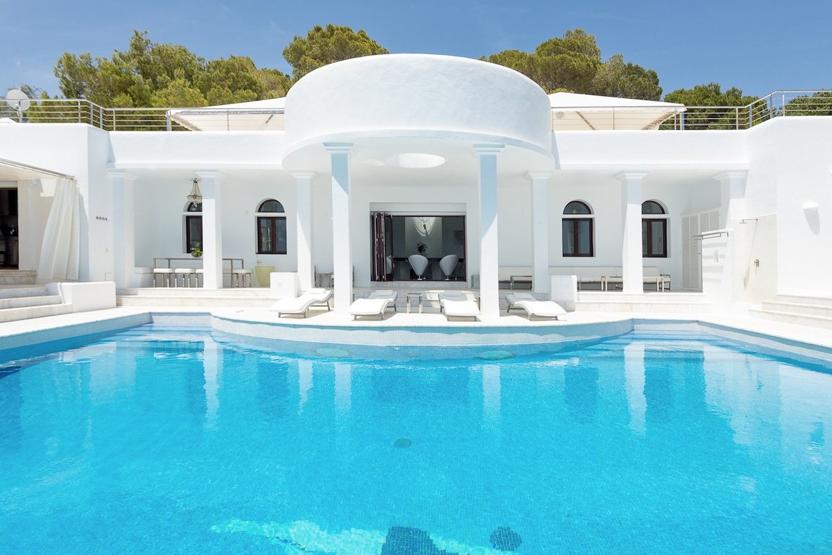 Villa Rica, Cala Jondal