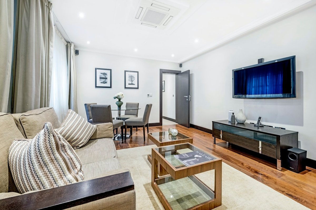 South Kensington – Superior 2 Bedroom Apartment gallery image 4