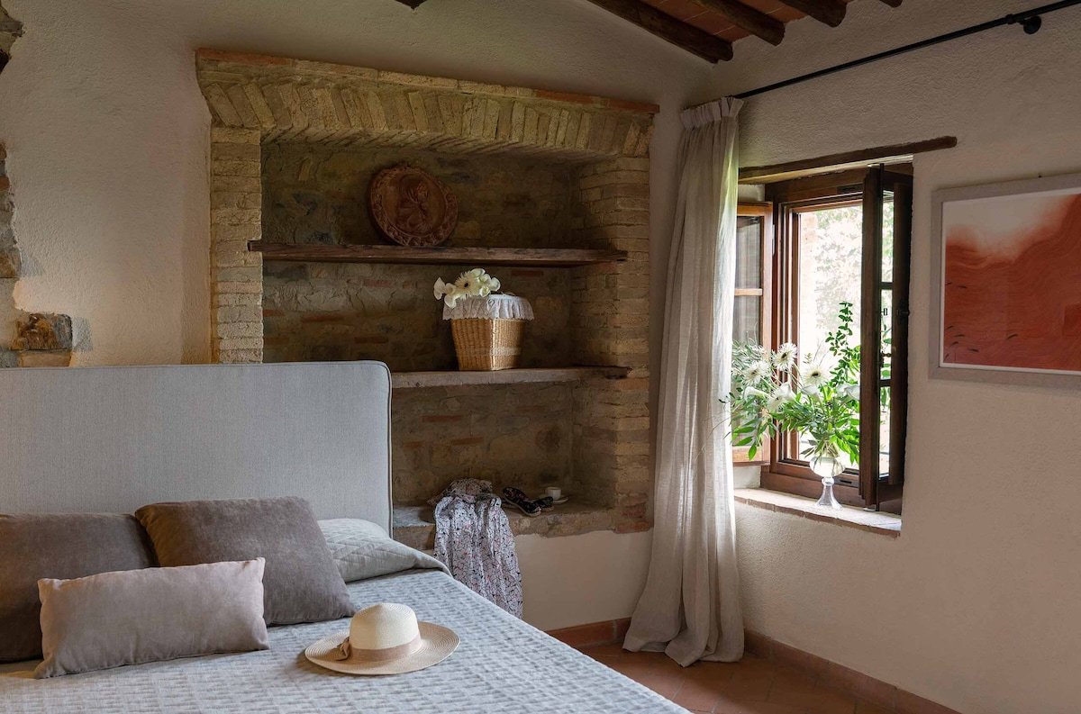 Villa Amerigo- Modern, Luxe Tuscan Villa gallery image 4