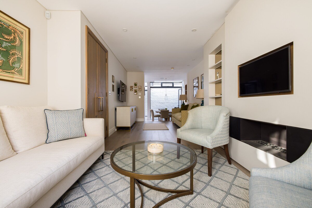 Sunny in Chelsea Luxurious 3 Bedroom Chelsea Home gallery image 3