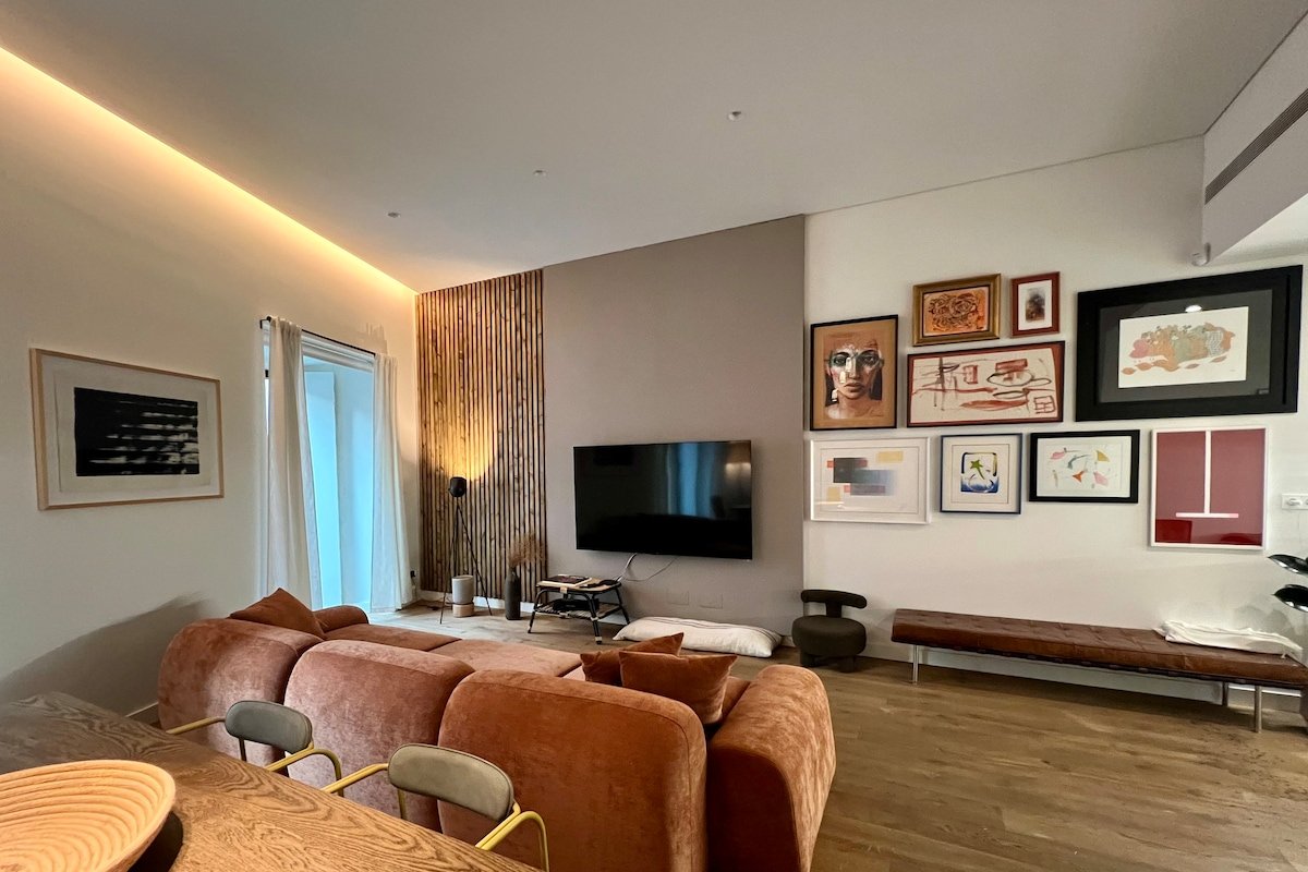 Contemporary Restelo Apartment gallery image 2