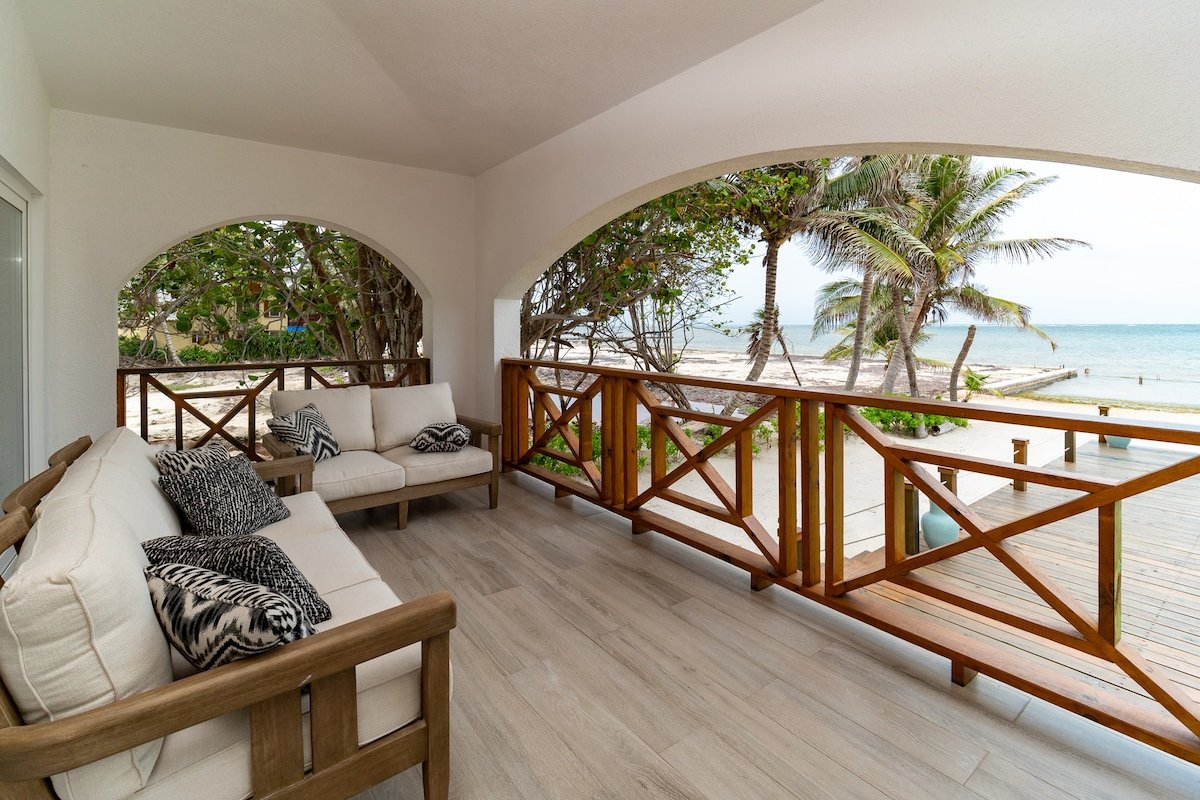 Oceanfront Casa w/Pool & Stunning Sunrise Views gallery image 3