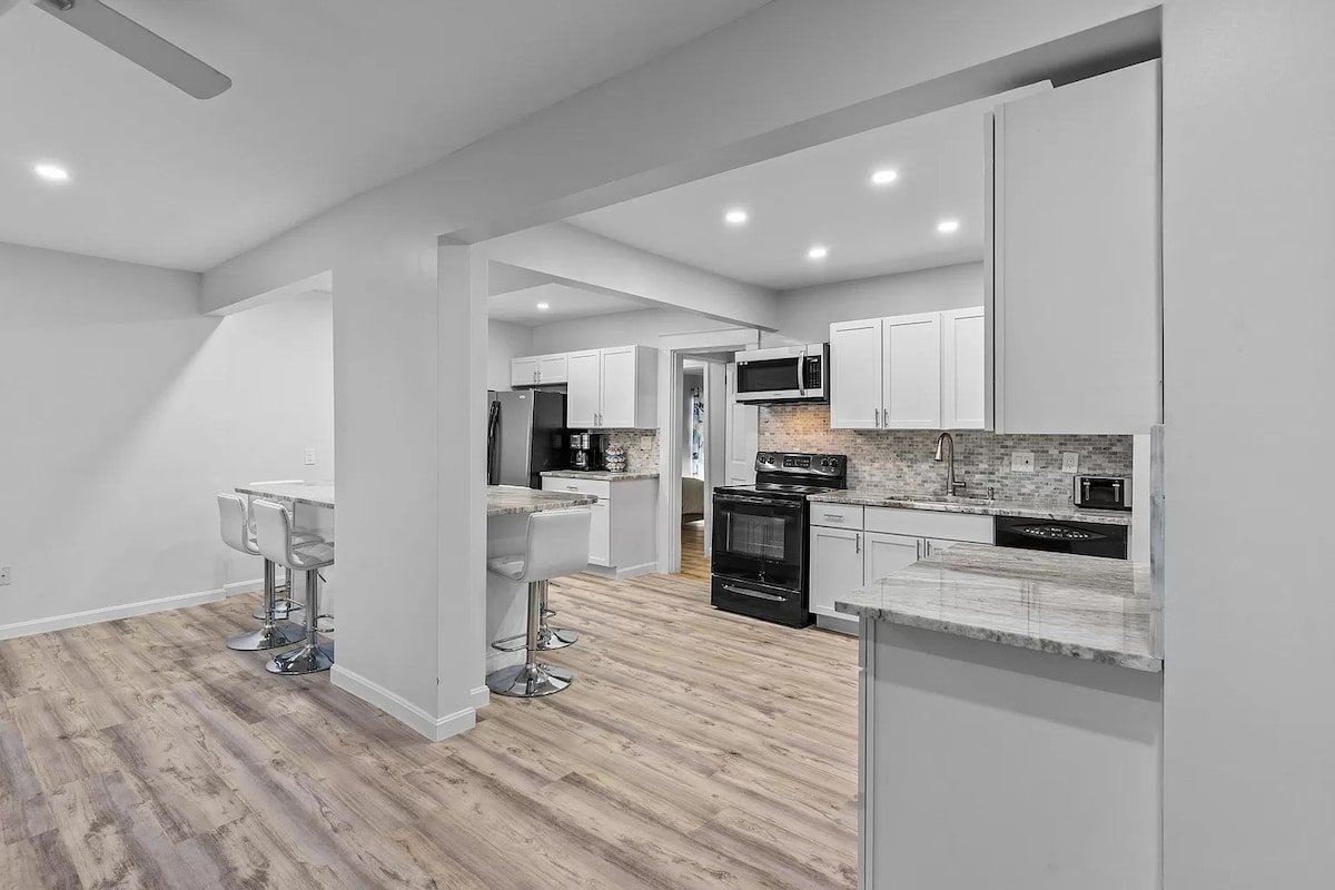 Beach House, Pool & Hot Tub gallery image 5