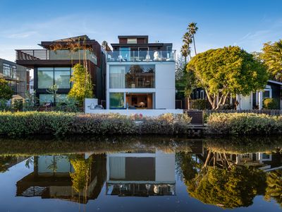 Venice Canal House revovated with modern theme