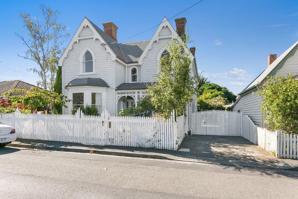 Amberley – Hobart Luxury 5 b’rooms, sleeps up to 9 gallery image 2