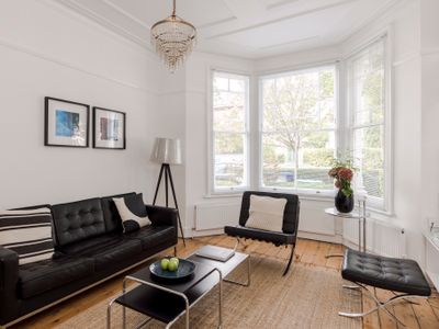 Serene Town House in London – New Listing