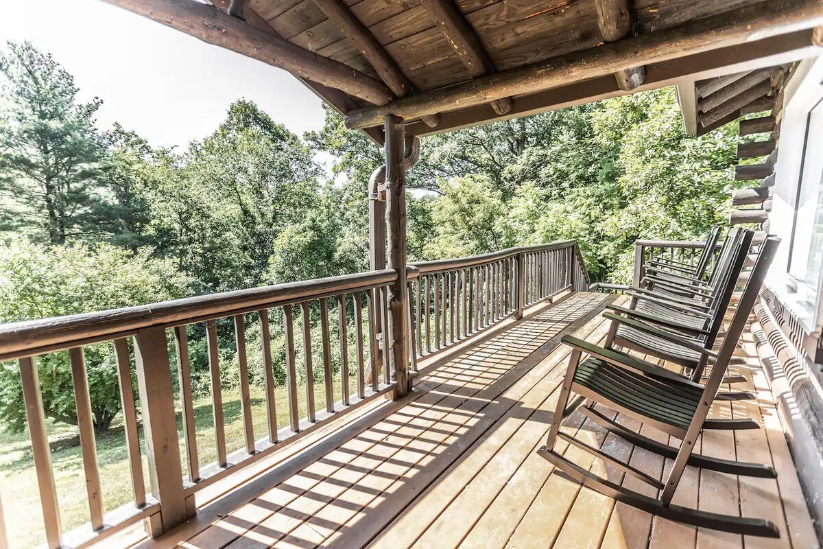 Mountain Majesty: Luxe Lodge on 4 Acres, Asheville gallery image 5