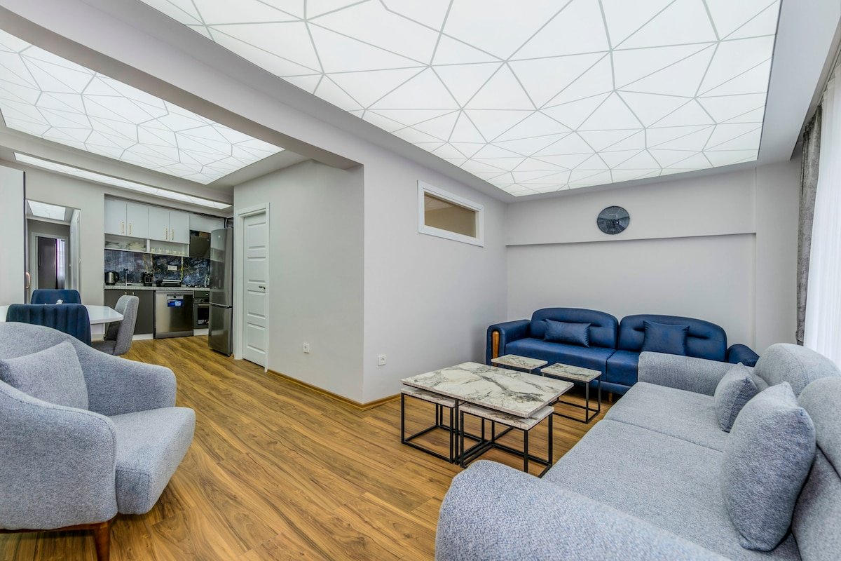 Sisli center 4 bedrooms 2WC Suite with living room gallery image 4