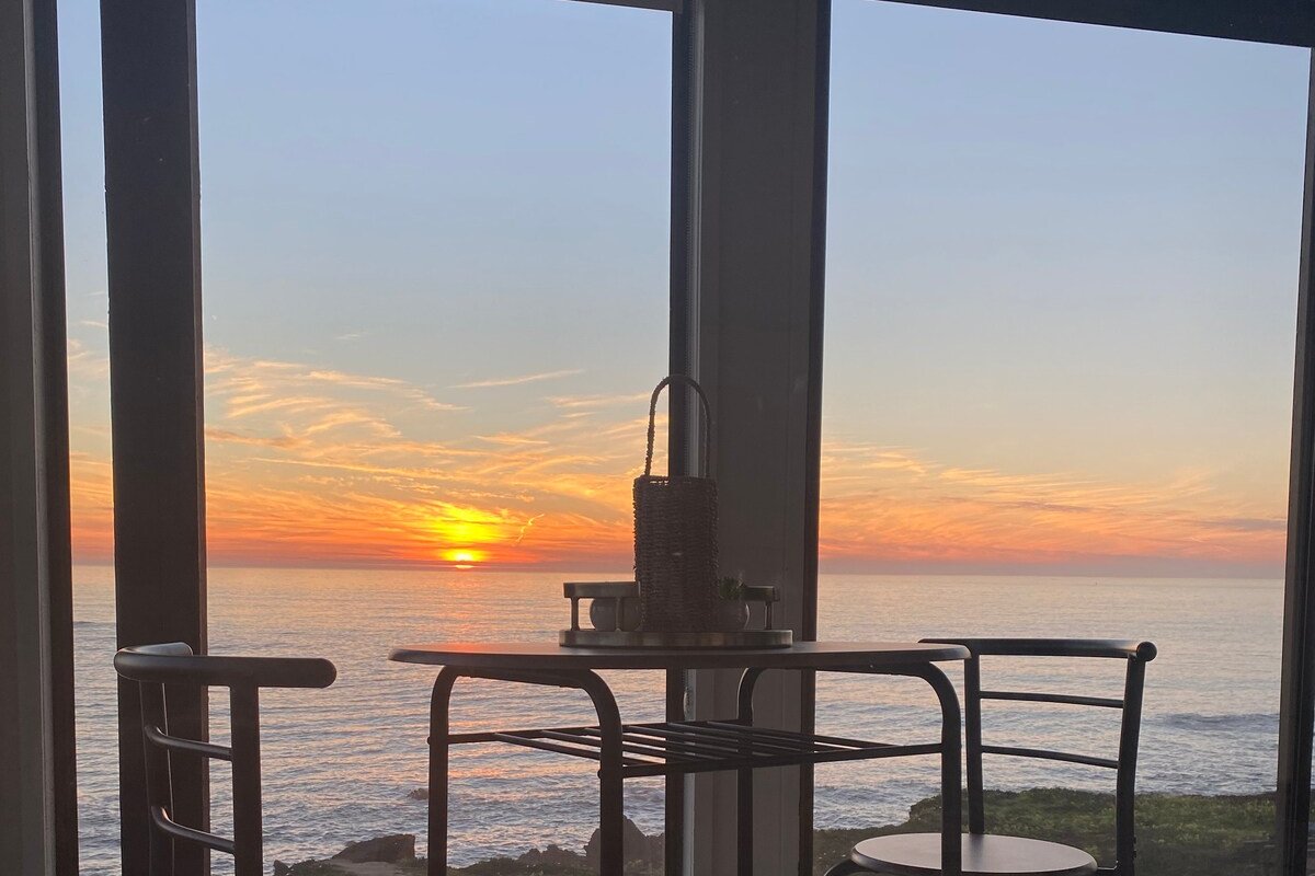 Oceanfront Oasis, Sunsets & Crashing Waves gallery image 4