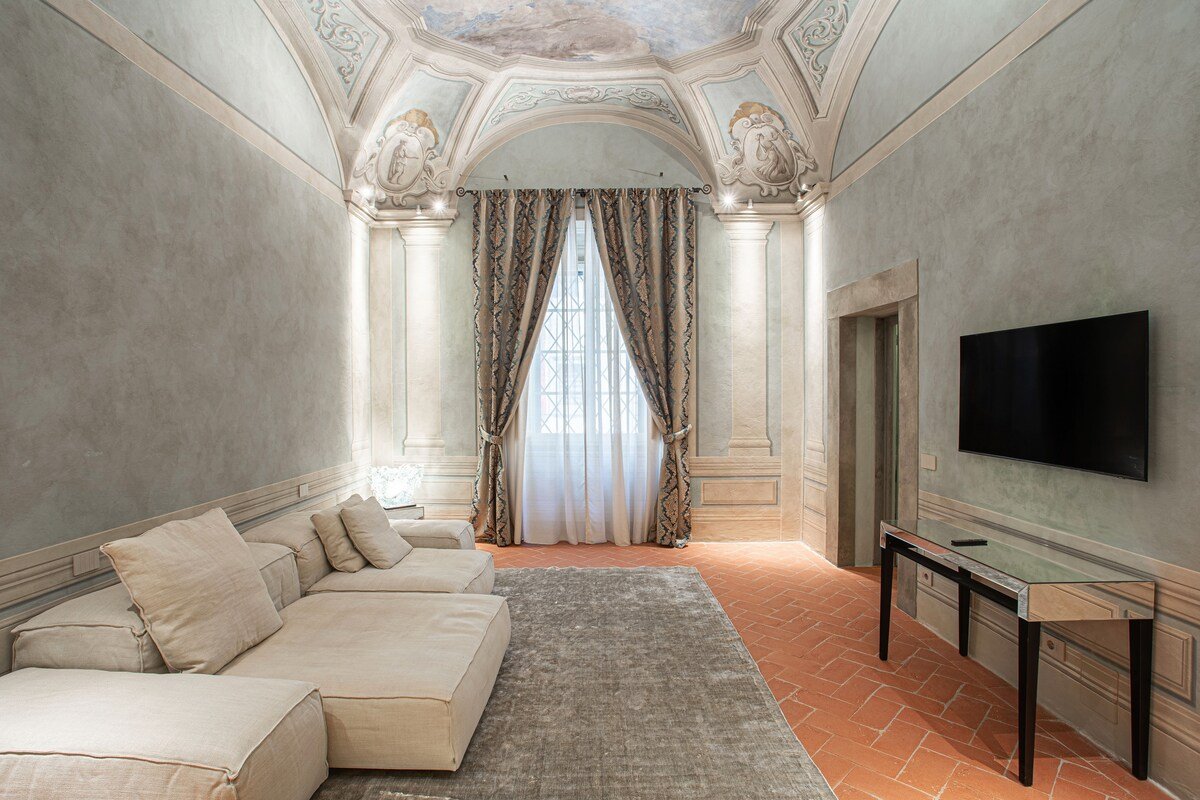 Stay in a Prestigious Landmark in Florence gallery image 5