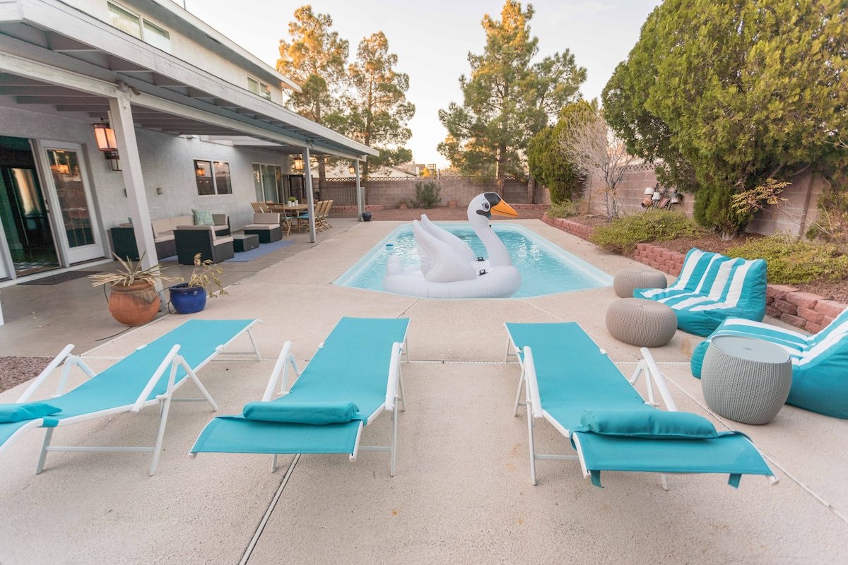 Perfect 4bd/3ba POOL 8min Vegas Strip Conven Ctr! gallery image 5
