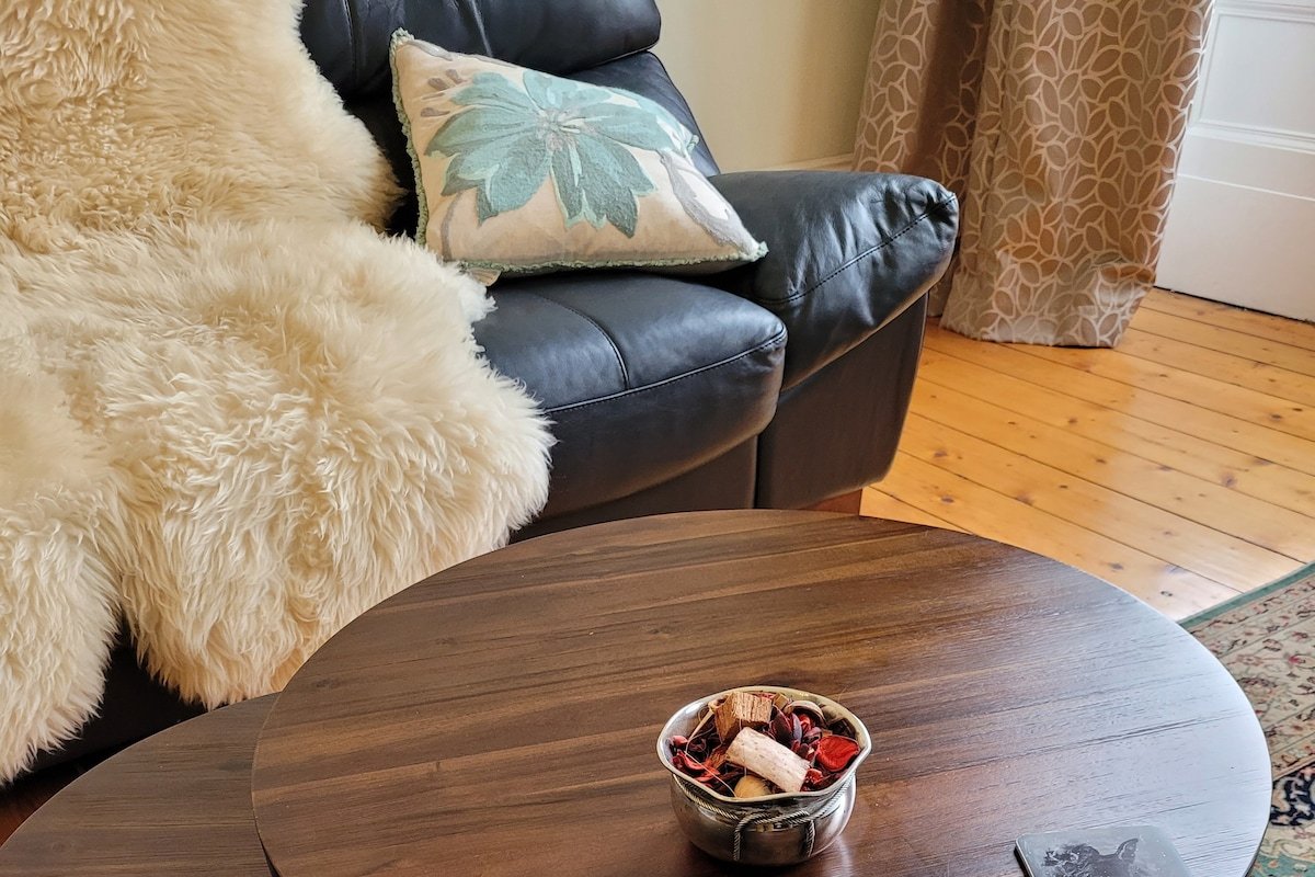 Rare Old town Georgian beautiful airfilled escape gallery image 4