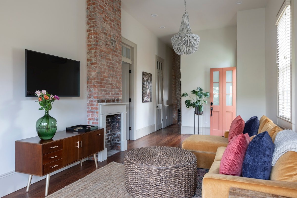 Chartres Landing | 10 Guests | Private Pool gallery image 3