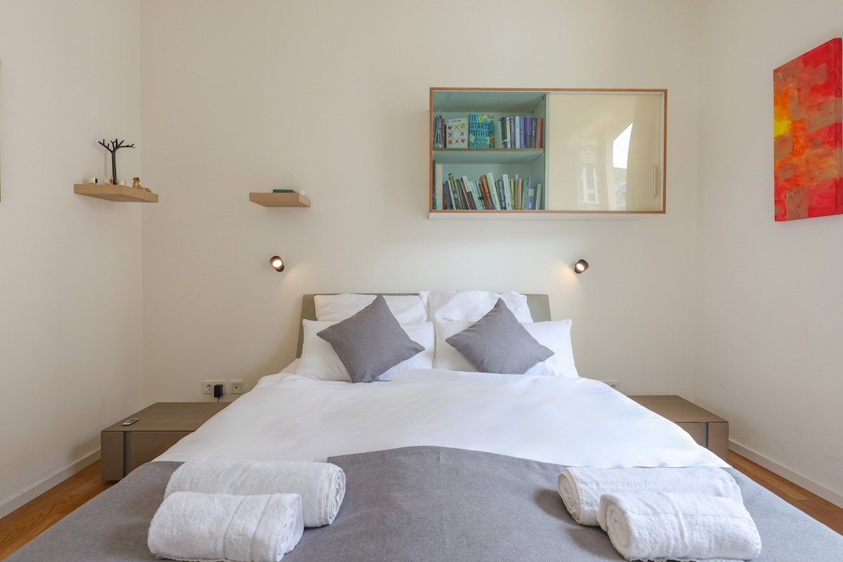 6 person luxury apartment gallery image 2