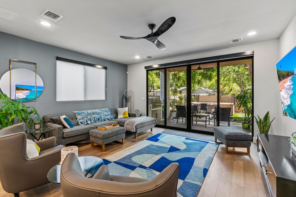 Hot Tub – Lux on 4th gallery image 4