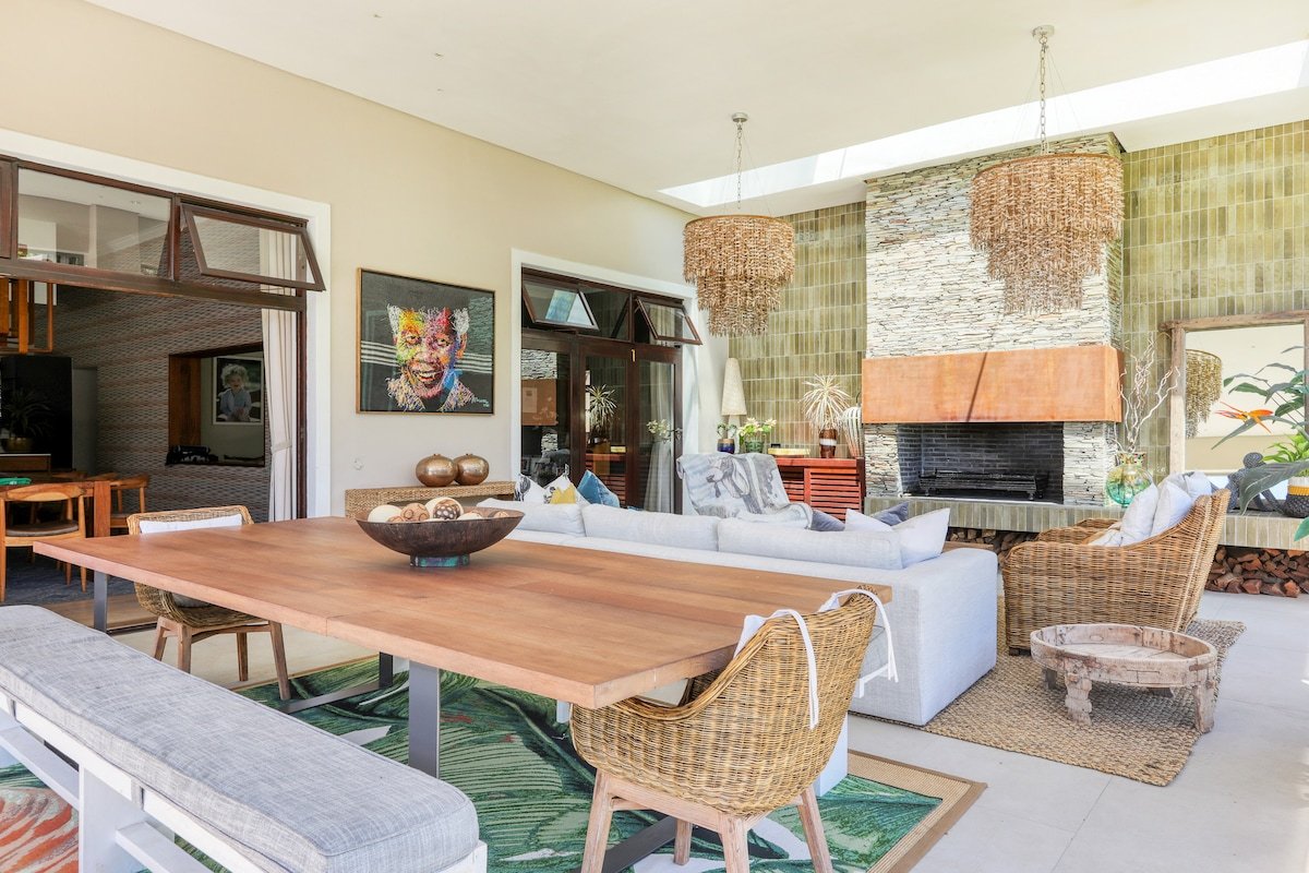 Beautiful 5-Bedroom Property in Upper Constantia gallery image 5