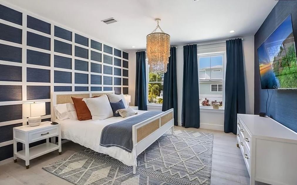 Island home with Pool and swim-up bar! Best gallery image 2