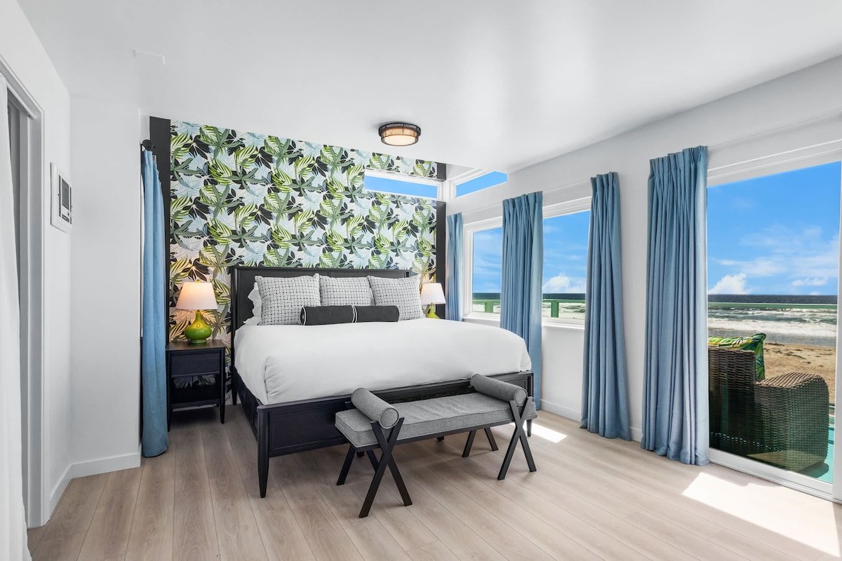 The Key Lime Oasis, Gorgeous Second-Story Unit! gallery image 4