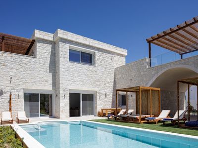 Mandana Villa – With Private Pool & Jacuzzi