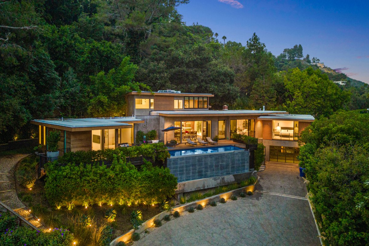 Peaceful Luxe Getaway in Exclusive Bel Air