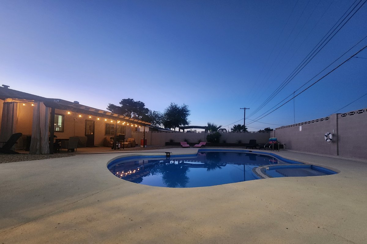 Gorgeous 5BR/3BA w/Pool and Casita near strip
