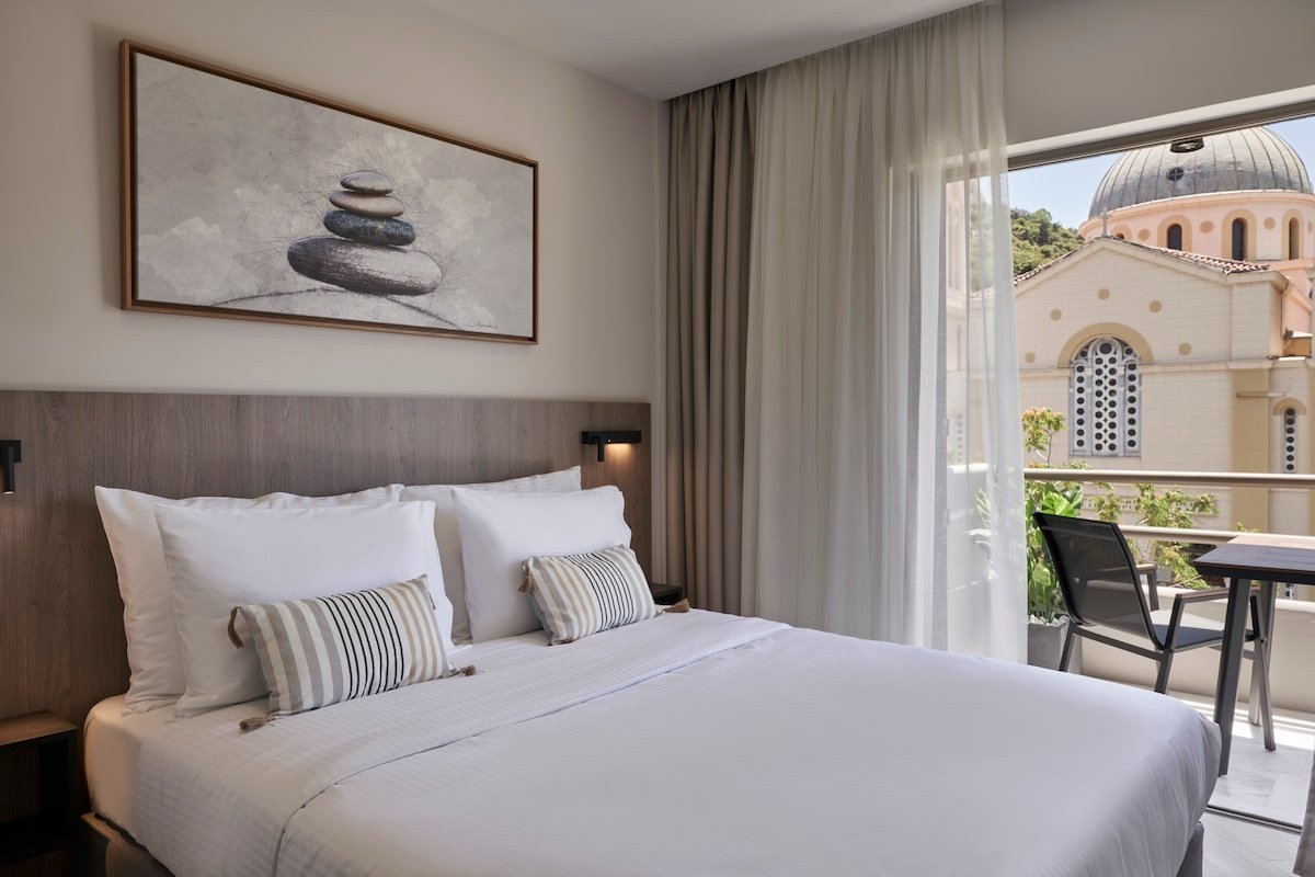 Apartment with 2 BDR & balcony, near Kolonaki area gallery image 2