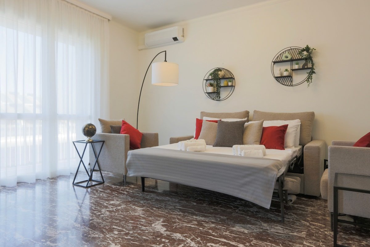 [Urban Elegance] Central Station w/Private Garage gallery image 3