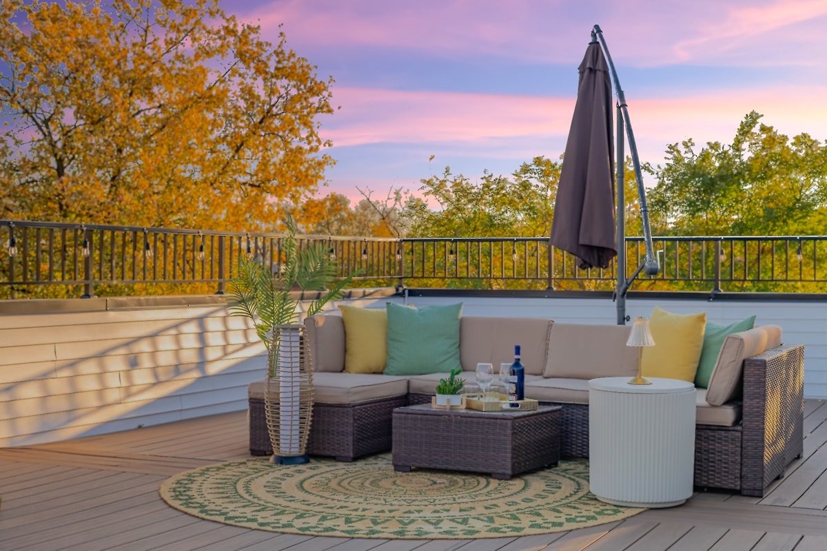 6BR NYC Escape|2 Flr|MASSIVE Rooftop|Sleeps 16+! gallery image 3