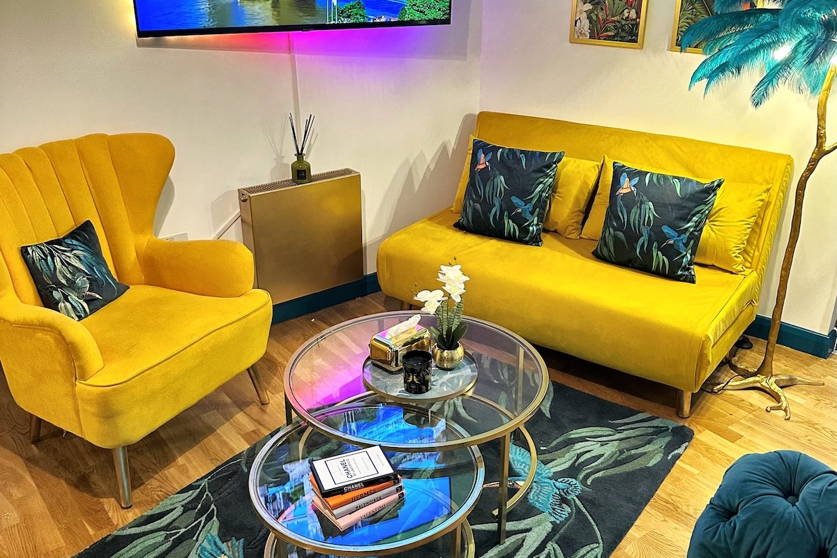 A gem in Soho – 3 bed designer flat gallery image 3