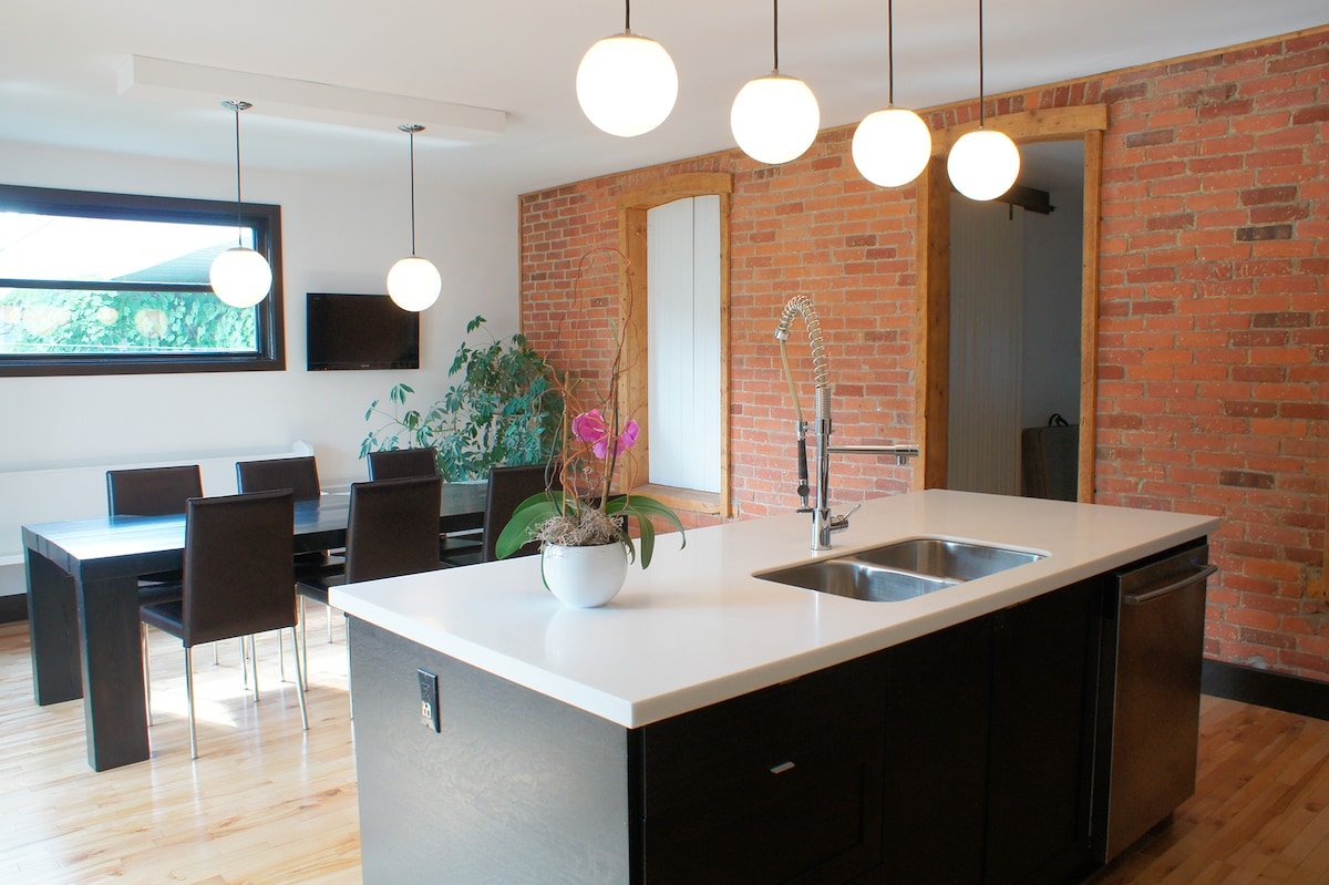 Big house for 7 (15 min. to downtown) gallery image 2