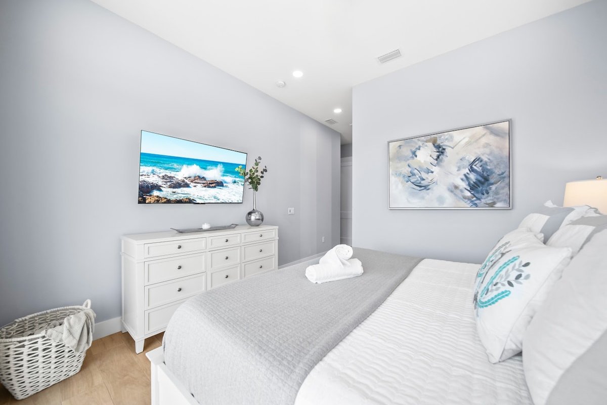 400ft to Beach, Ocean View, Pool, in the Village gallery image 3