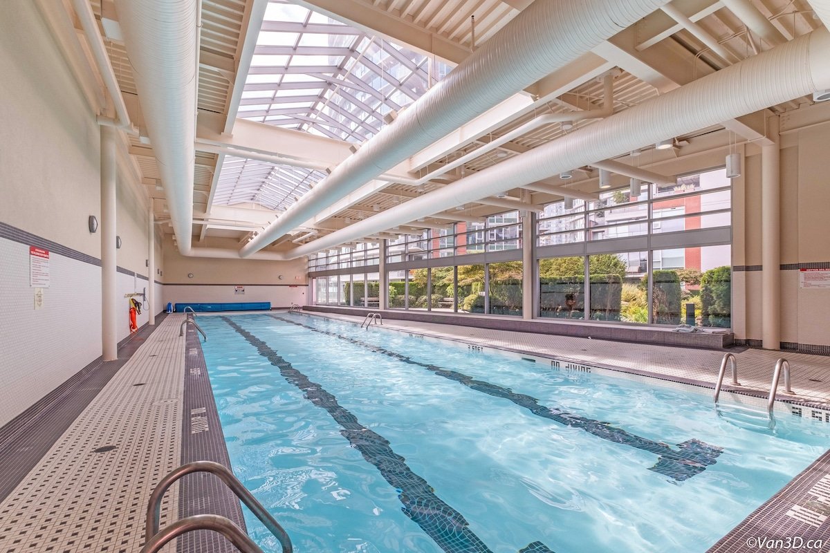 Stunning view! AC/Office/ Pool/Gym/Free parking gallery image 4