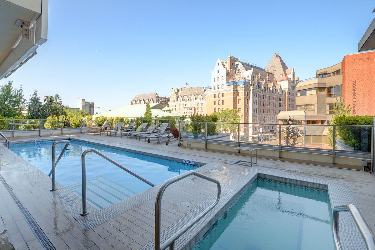 Waterfalls Hotel Stunning Luxury King Suite gallery image 4