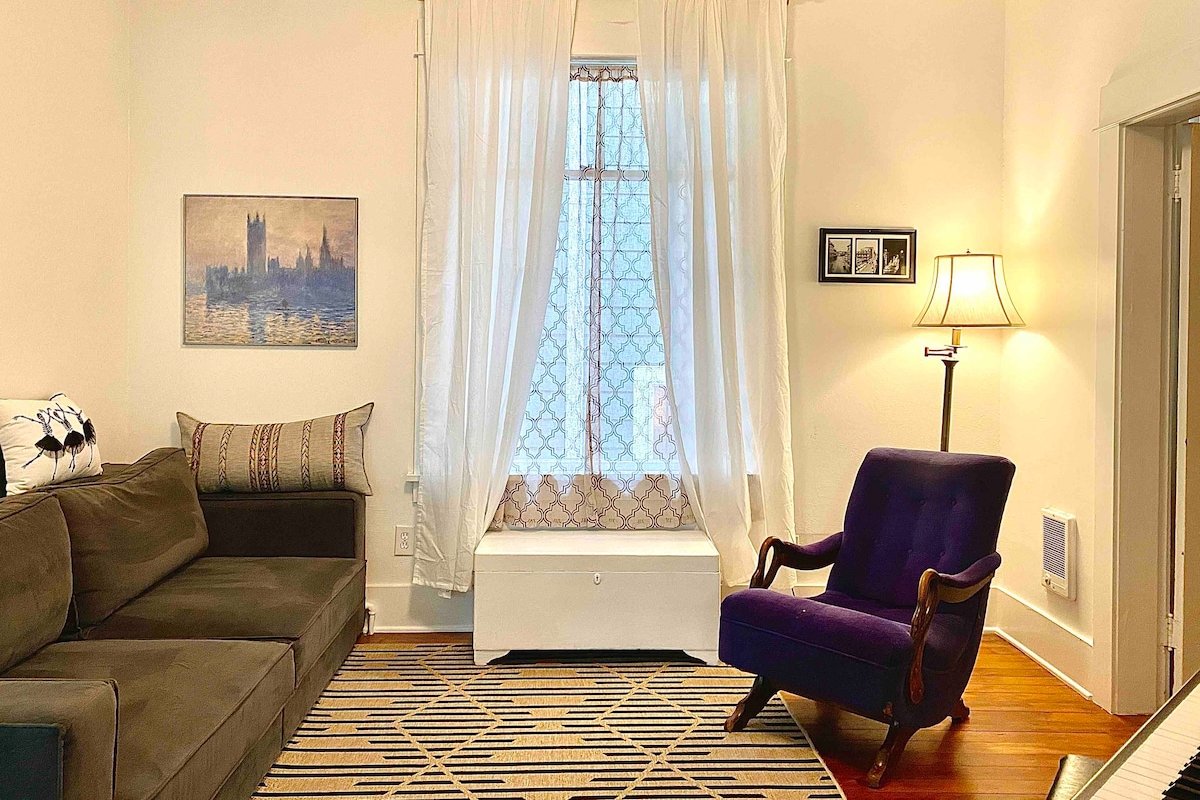 Cozy Victorian Home • Walk to Ladd’s + Top Eats gallery image 4