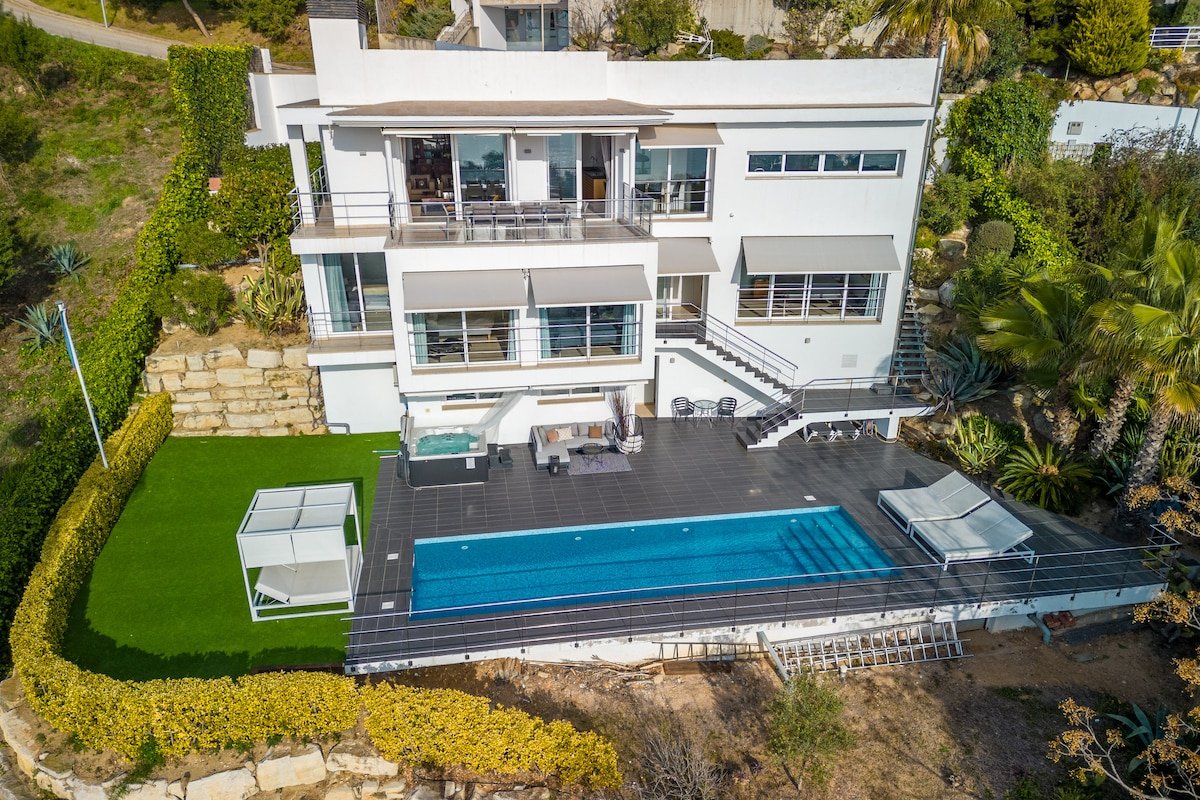 ★ CoastalVillas – Villa Alta Vista ★stunning villa gallery image 3