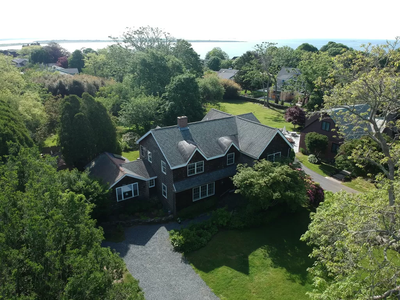 Easton’s Point walk to beach/ lg private deck/yard