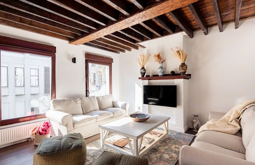 Super location and cozy building including parking