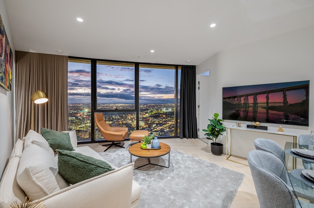 Luxurious CBD and Garden View Home! 3Br|2Br|1P gallery image 2